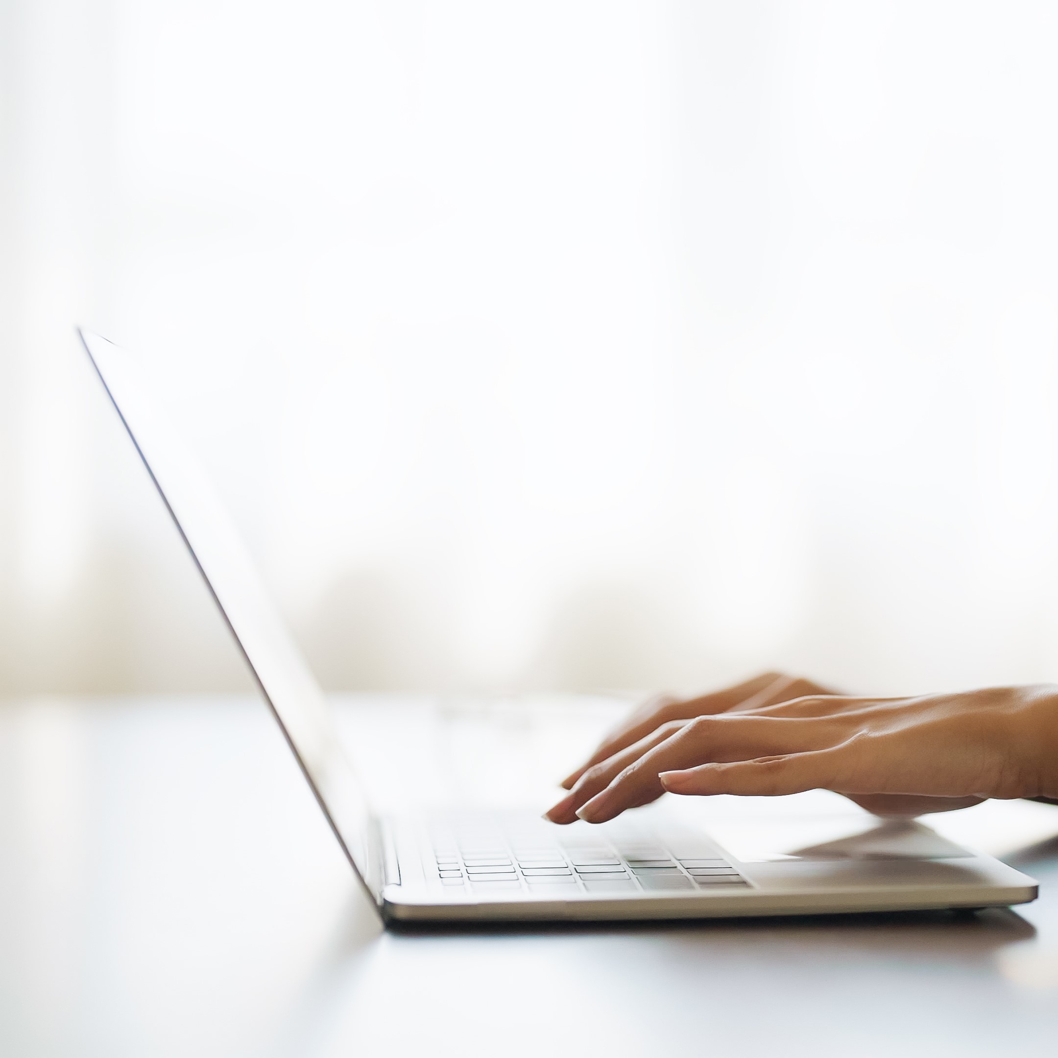 A woman searching on her laptop for "Free Parenting Classes in Presidio, Texas"